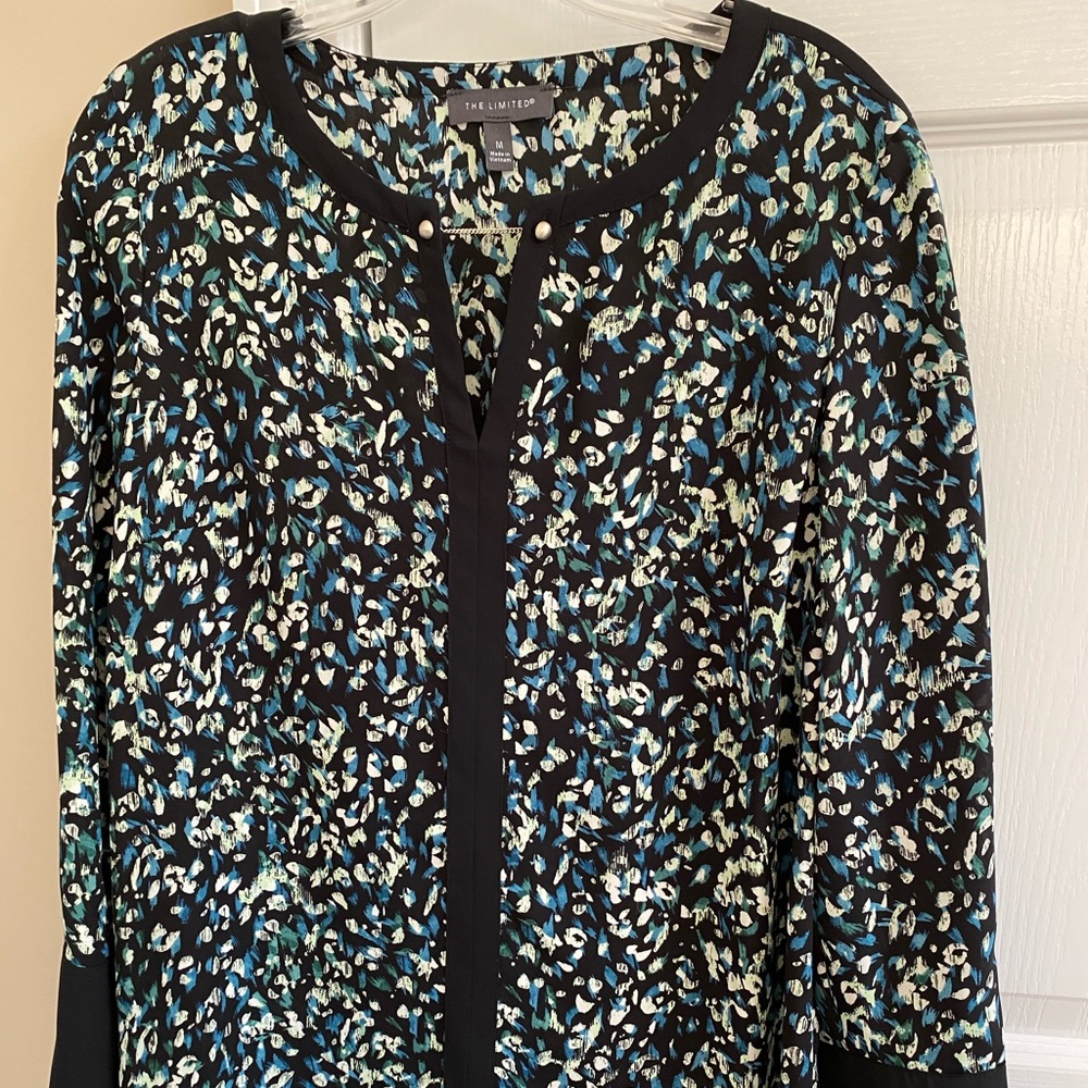 Limited top size medium